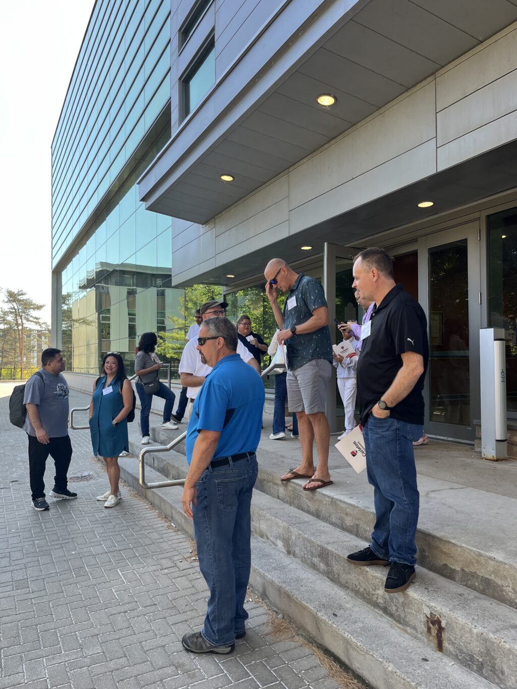 Group of people in front of MacOdrum library during the Engineering Class of 2000 reunion campus tour