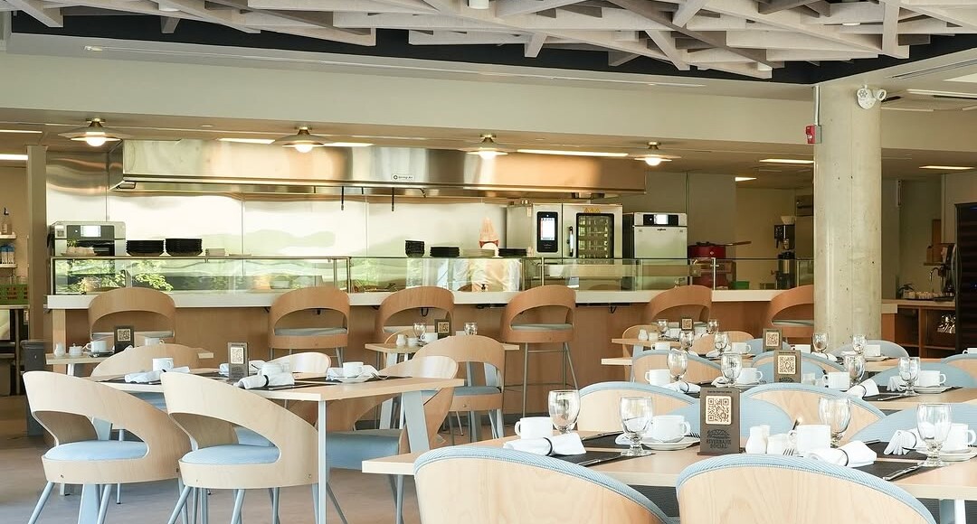 Riverbank Social eatery's modern and minimalistic dining room at Carleton University.