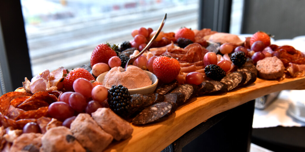 a photo of a fruit tray.